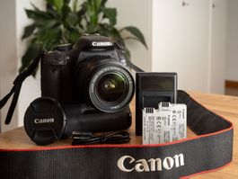 Canon 550D 18MP Rebel T2 + EF-S 18-55mm IS II + Battery grip
