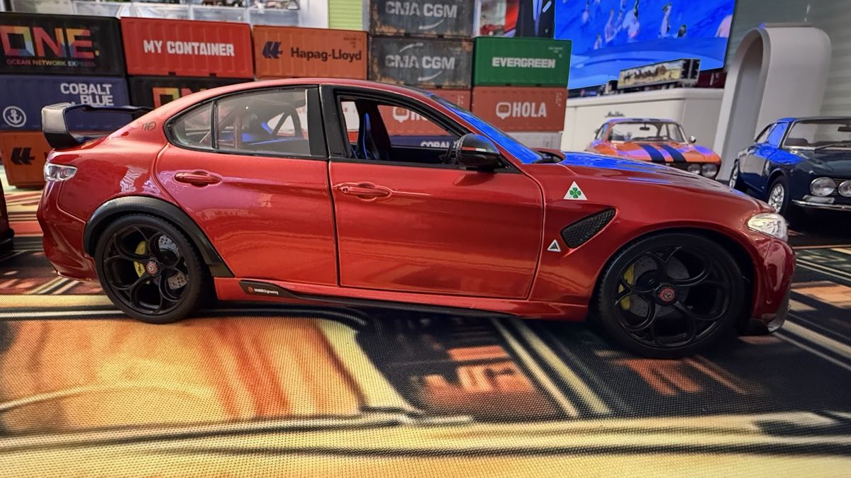 Alfa Romeo Modellini d'auto: Alfa Romeo Giulia GTA rot 1:18 – Usato da Basel venduto da Zomeg 7