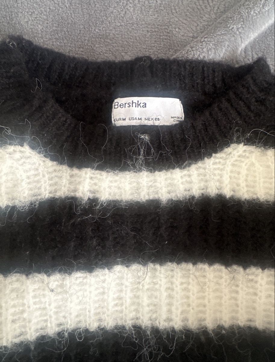 Bershka Maglioni & Felpe: Schwarz-weisser Bershka Pullover – Usato da Turgi venduto da pa.ti.d 1