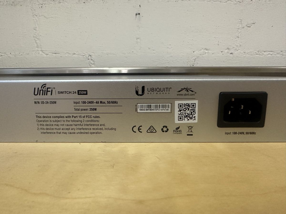 Ubiquiti Hub & Switch: UniFi Switch 24 PoE 250W | 24 Port Switch – Usato da Luzern venduto da FrankGroebel 3