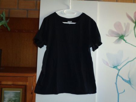 *** schwarzes Shirt *** / von Migros / Essentials