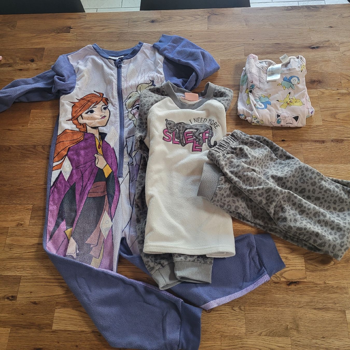 Lotti & Set di vestiti: Mädchen Kleiderpaket Grösse 122/128 – Usato da Arth venduto da BaMiLiScH 8