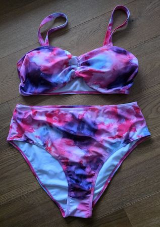 Bikini Grösse 1XL (44/46) Sommerliche Farben. Neuwertig 👍
