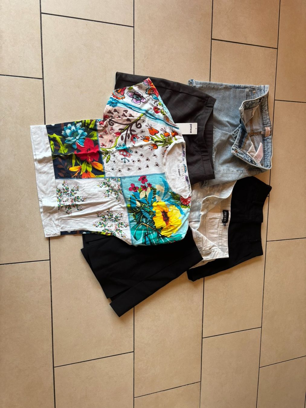 Kleiderpakete & -sets: Lot Eté fille Taille S – Gebraucht aus Chevenez von Paddy73 1