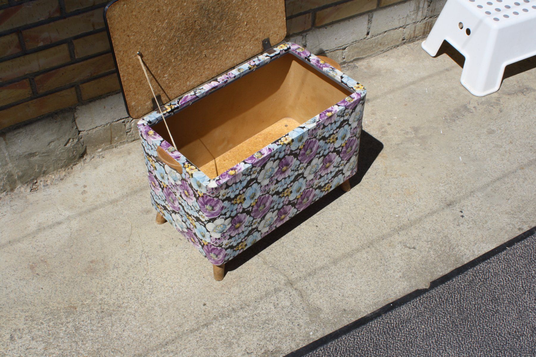 Truhen: VINTAGE TRUHE BOX DESIGNKLASSIKER – Gebraucht aus Wauwil von Pneuedy 4