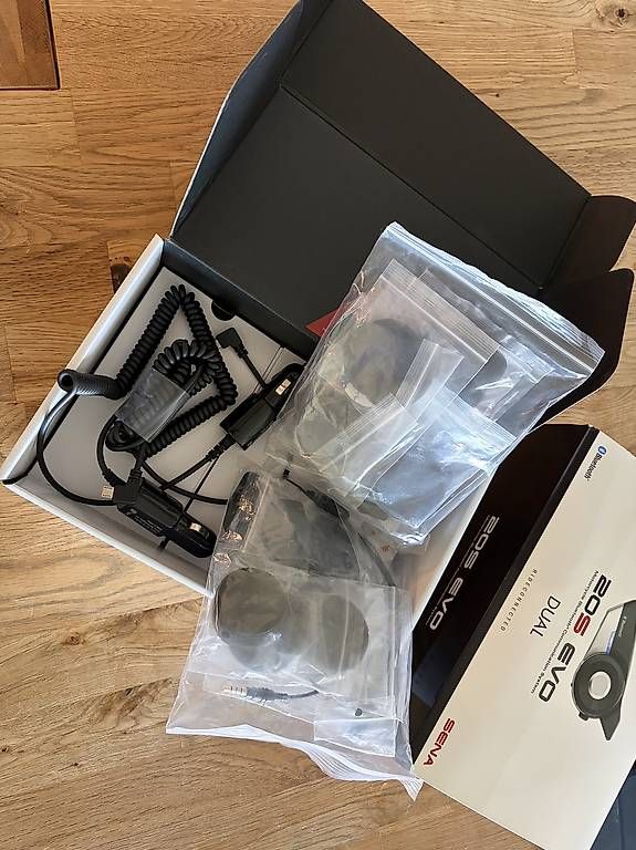 Caschi & visiere: BMW Helm GS Carbon & Caberg Carbon  inkl. Sena Com – Usato da Bellmund venduto da sherman600 4