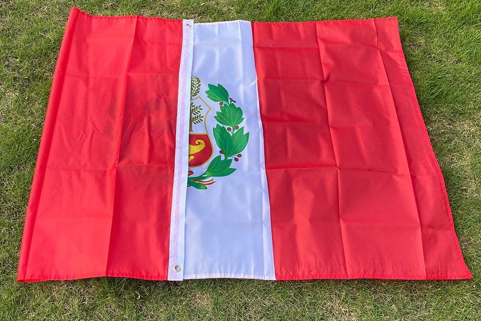 Bandiere: 3x Flagge von Peru - Drapeau du Pérou – Nuovo (secondo la descrizione) da Bussigny venduto da NATURALO 2