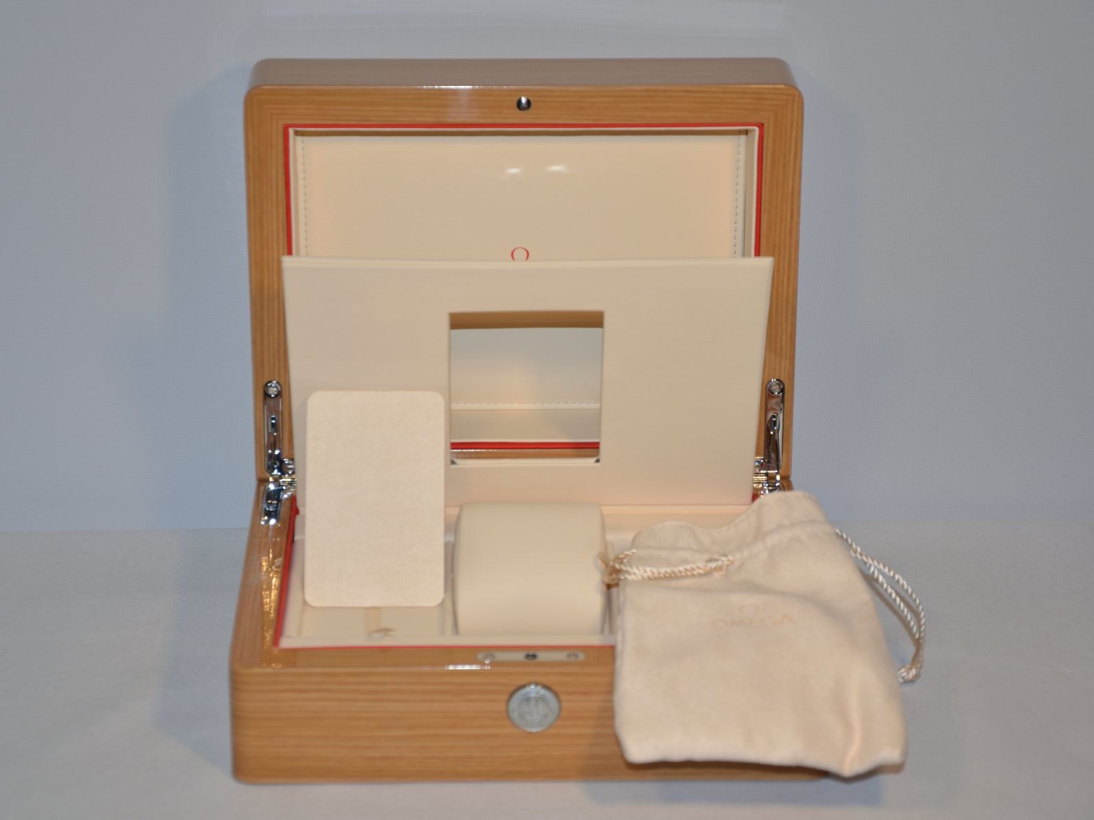 Omega Boîtes de montres: Omega Holz Box - Original – D'occasion à Dotzigen par H-1994 2