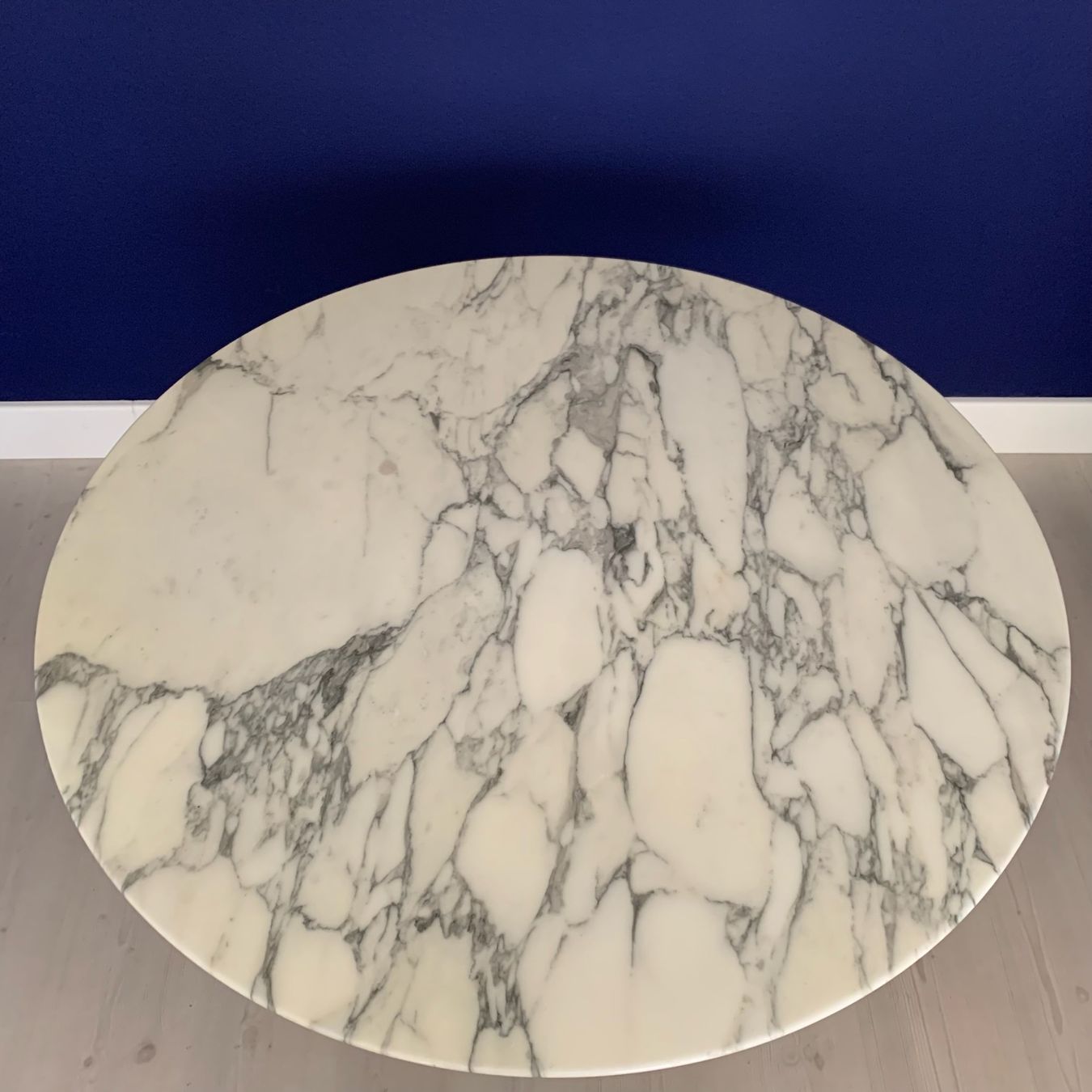 Tische: Original Saarinen Tulip Table Esstisch Marmor Knoll Int. – Gebraucht aus Basel von MidMod20C 1