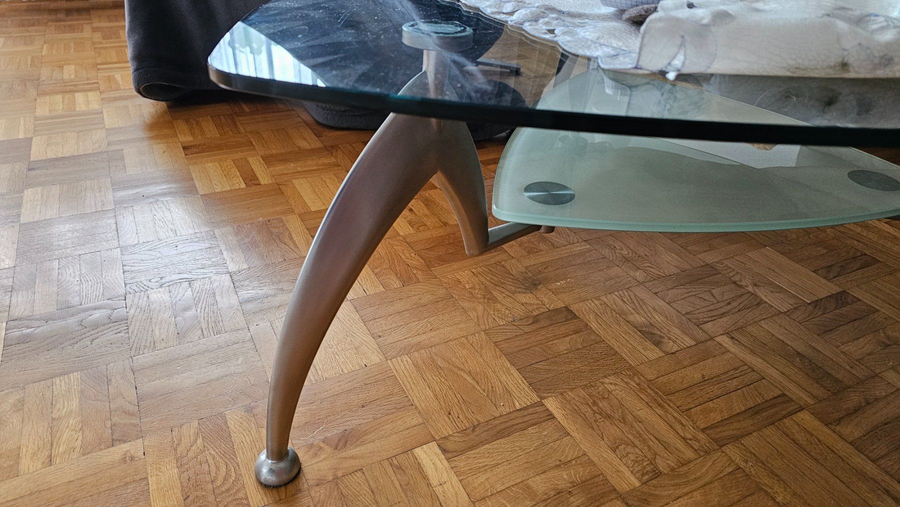 Tavoli: Couchtisch Dreieck Design, Top Zustand, – Usato da Allschwil venduto da bar_csw9 2
