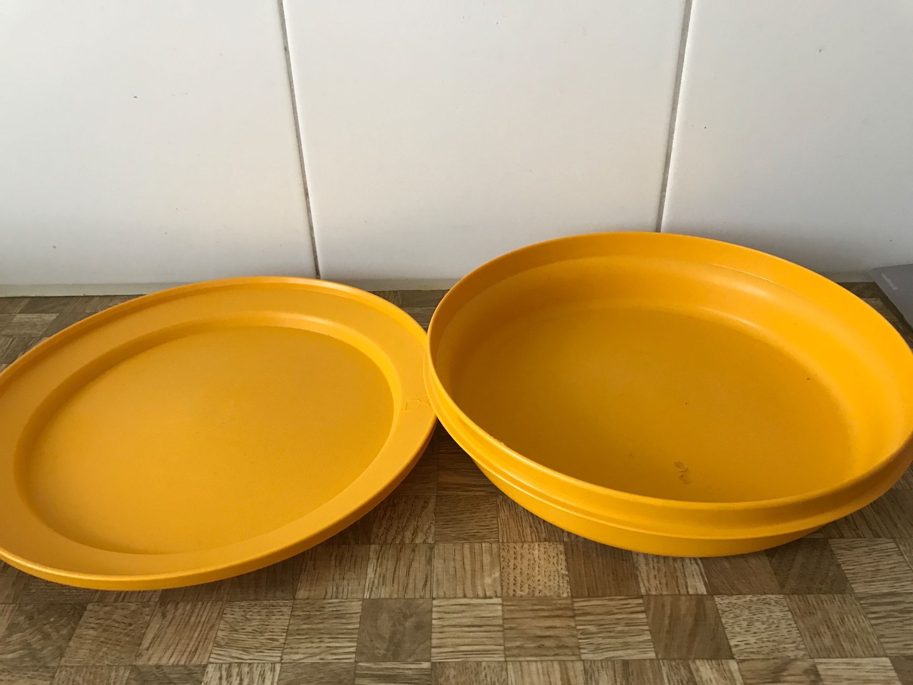 Tupperware Contenitori & Simili: Tupperware Schüssel mit Deckel – Usato da Birmensdorf ZH venduto da Hilhan 1