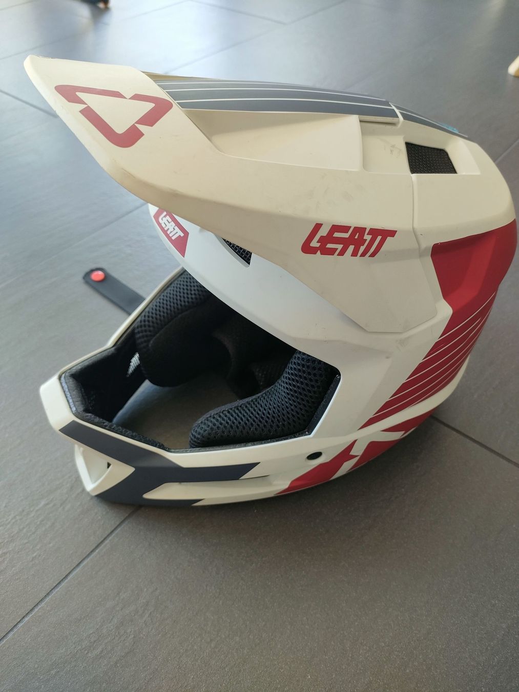 Leatt Helme: Leatt MTB Helm Downhill  Grösse xxs Junior 51-52 – Gebraucht aus Therwil von OliviaH01