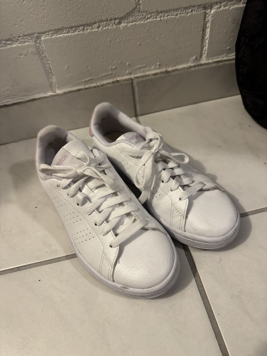 Chaussures femmes: Adidas Sneaker – D'occasion à Muhen par lia_8nby