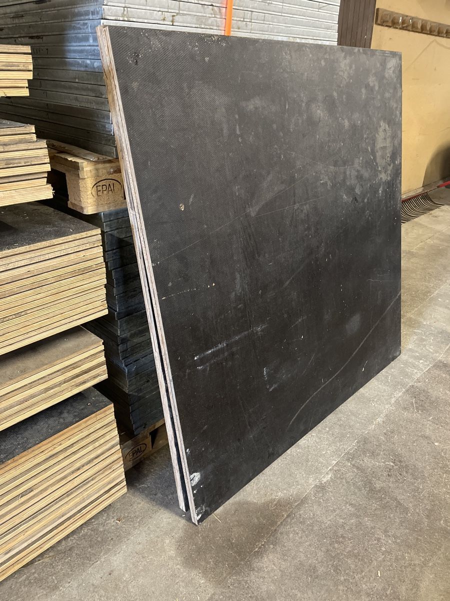 Articoli in legno: Siebdruckplatte – Usato da Rickenbach LU venduto da fla_9ft6 1