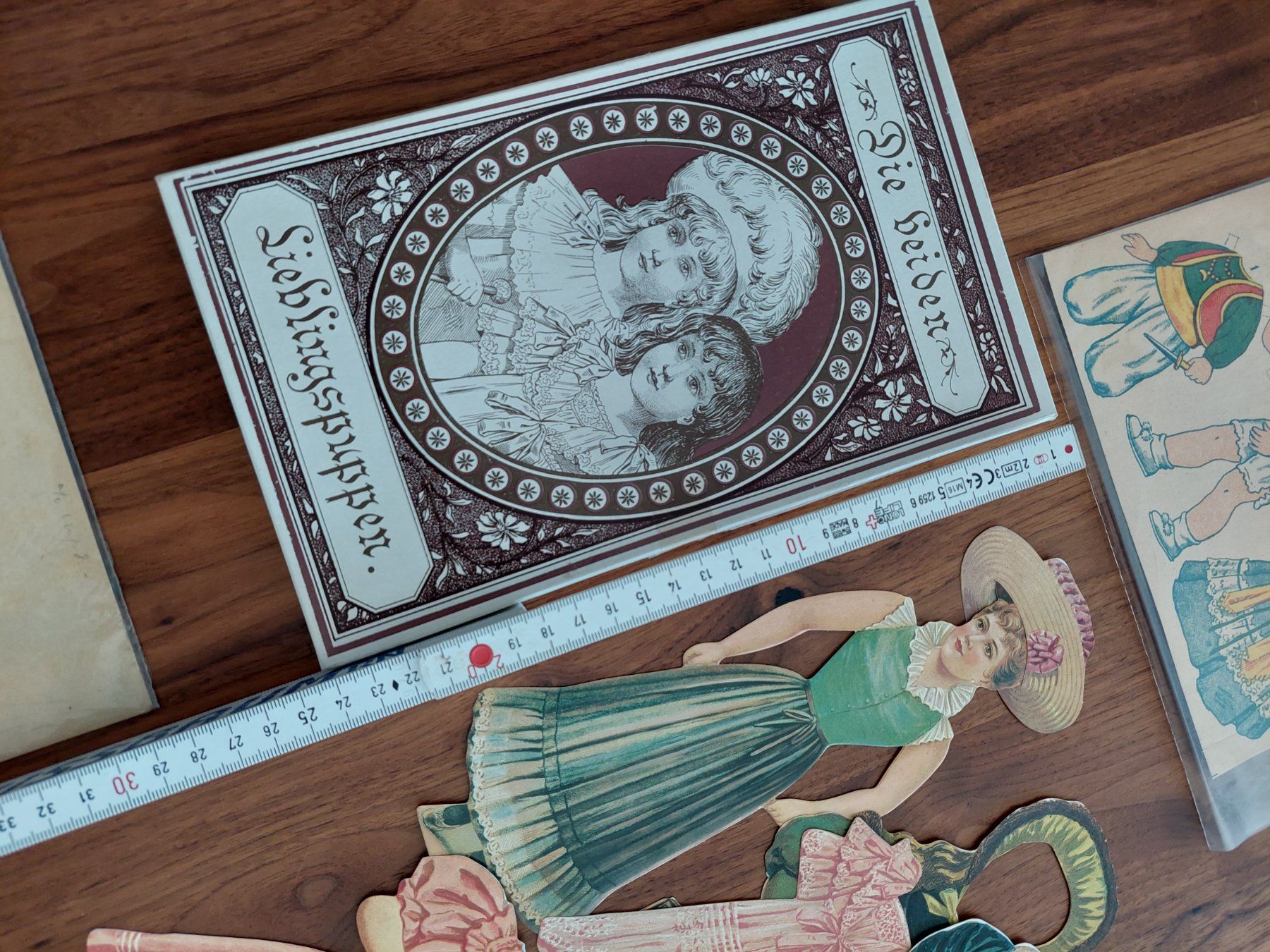 Puppen & Zubehör: Papier Anziehpuppen  antik – Gebraucht aus Muri AG von  2