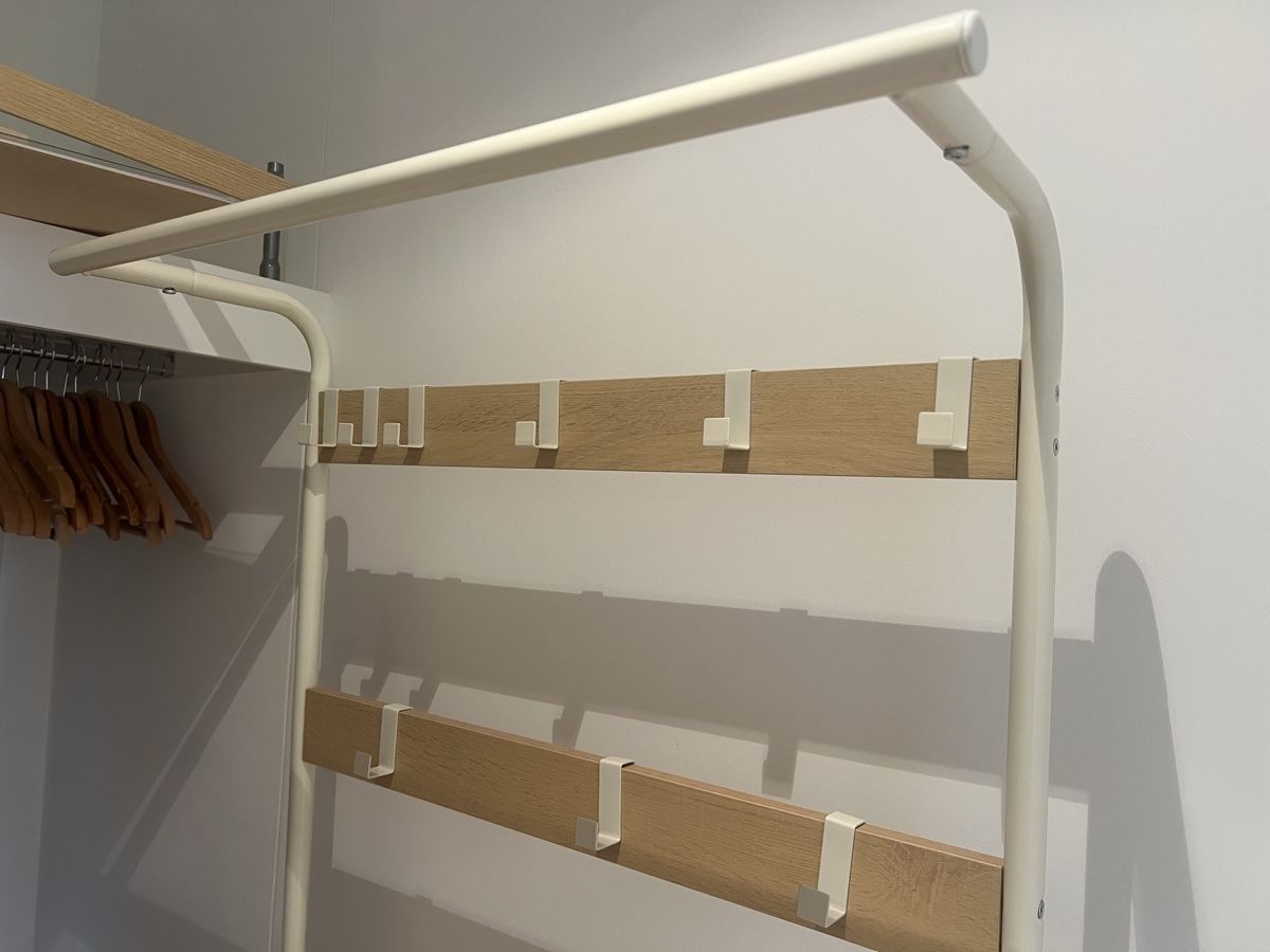 Ikea Garderobe: IKEA coat rack with shoe storage – Gebraucht aus Zürich von leo_hl9m 1