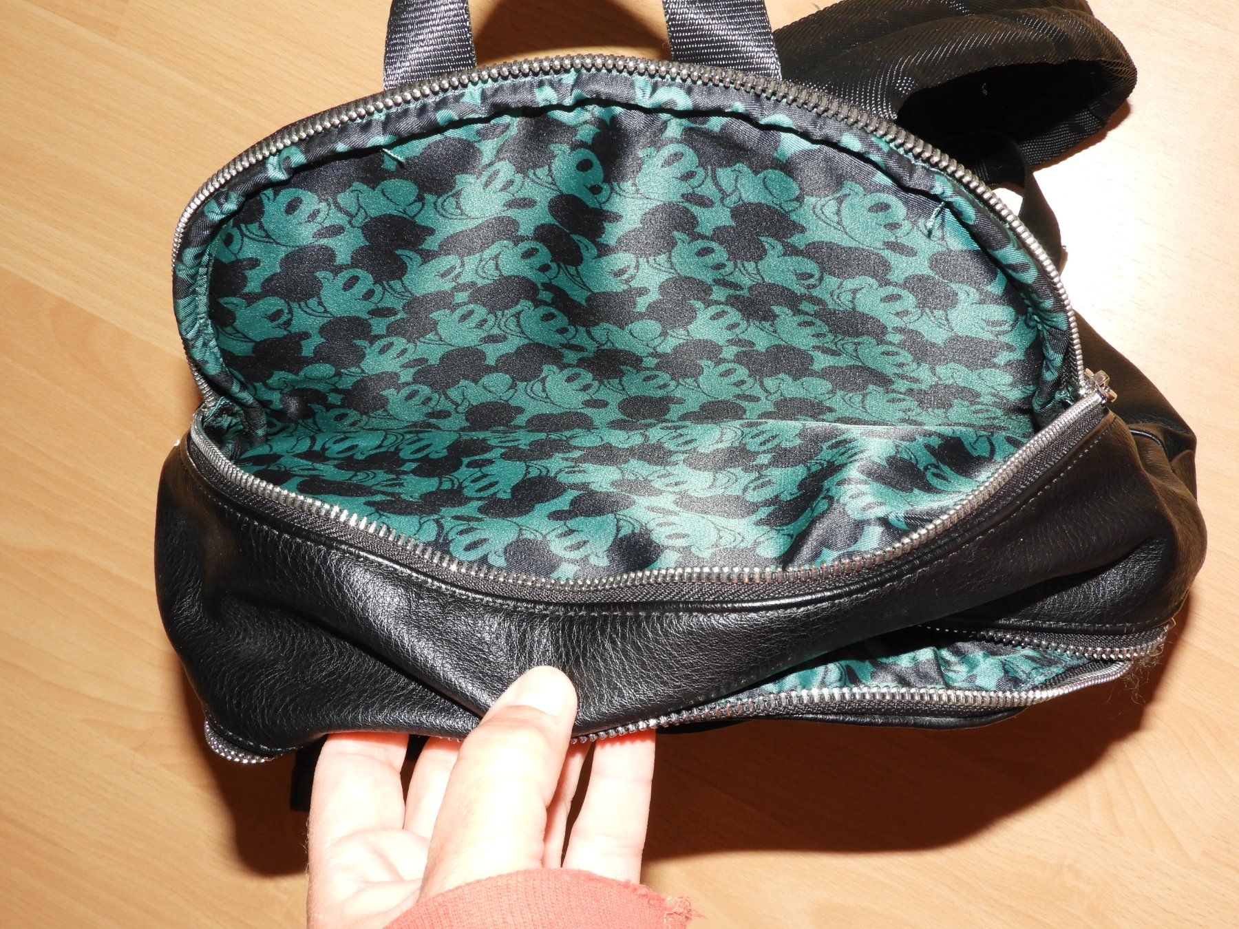 Desigual Zaini: Sac à dos Mickey Desigual - comme neuf! – Nuovo (secondo la descrizione) da Dombresson venduto da sev_bsb8 2