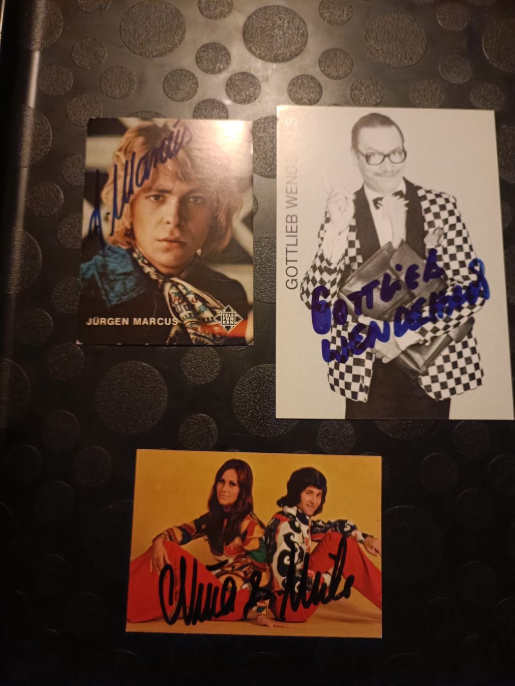 Autografi: 3x Musik -  handsignierte Autogrammkarte – Usato da Menziken venduto da Artographs