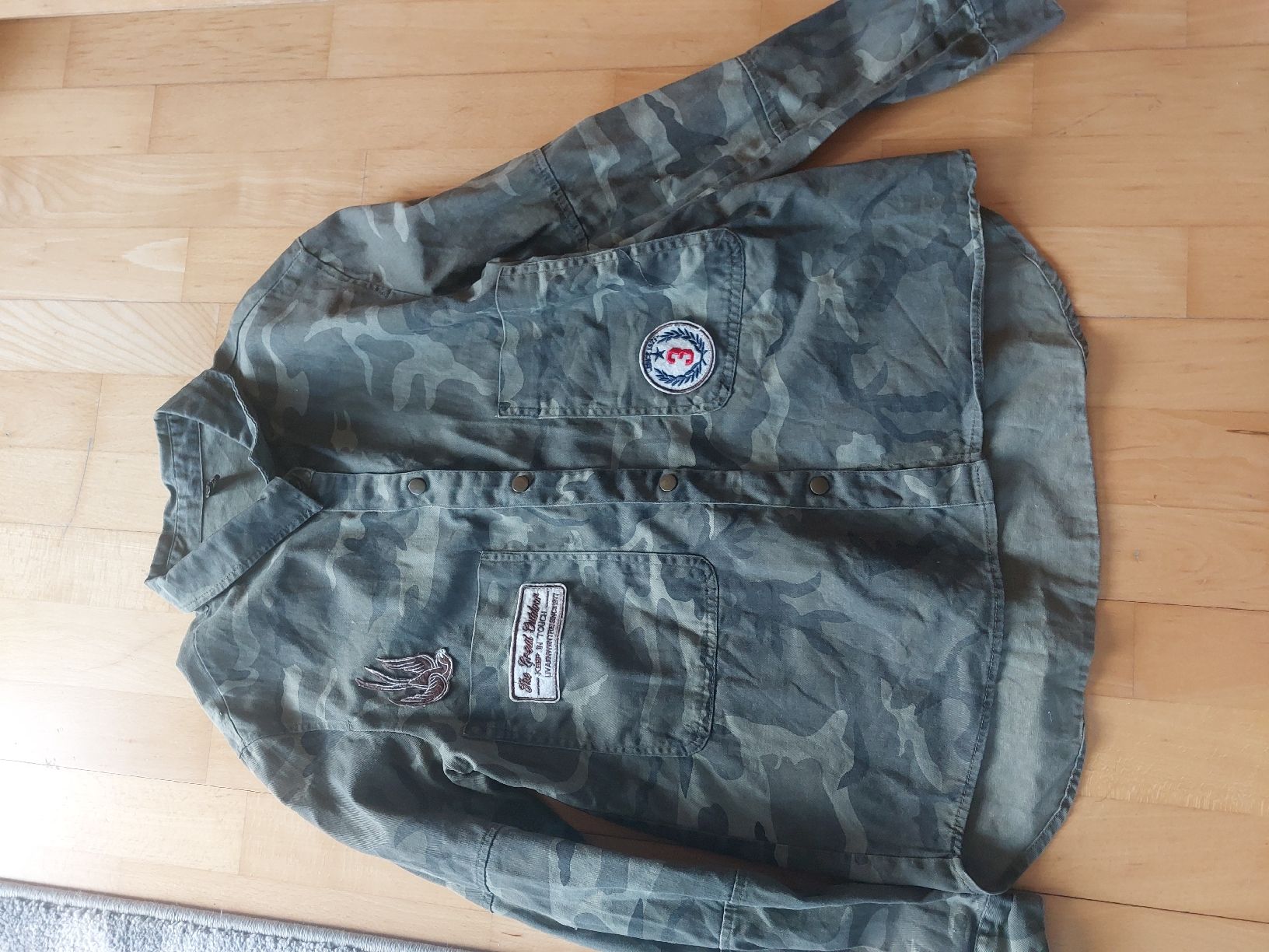 Chemises, T-shirts & Polos: Militärjäckli Gr 164 – D'occasion à Landquart par Cedes 2