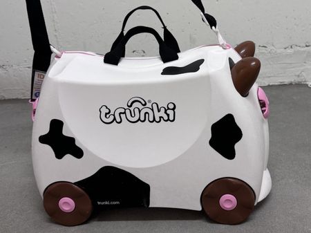 Trunki Kinderkoffer "Kuh" – Handgepäck & Rutschauto in einem