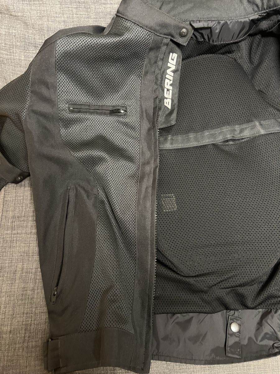 Vestes: Veste de moto avec protections intégrées – Neuf (Voir description) à Epalinges par pau_78d8 3