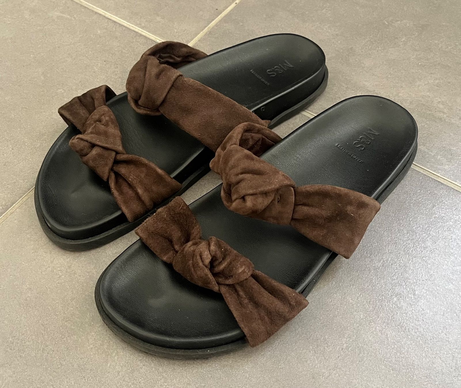 Scarpe da donna: M&S Black & Brown Suede/Leather Slider Sandals EU 38 – Usato da Zofingen venduto da lis_7xzz