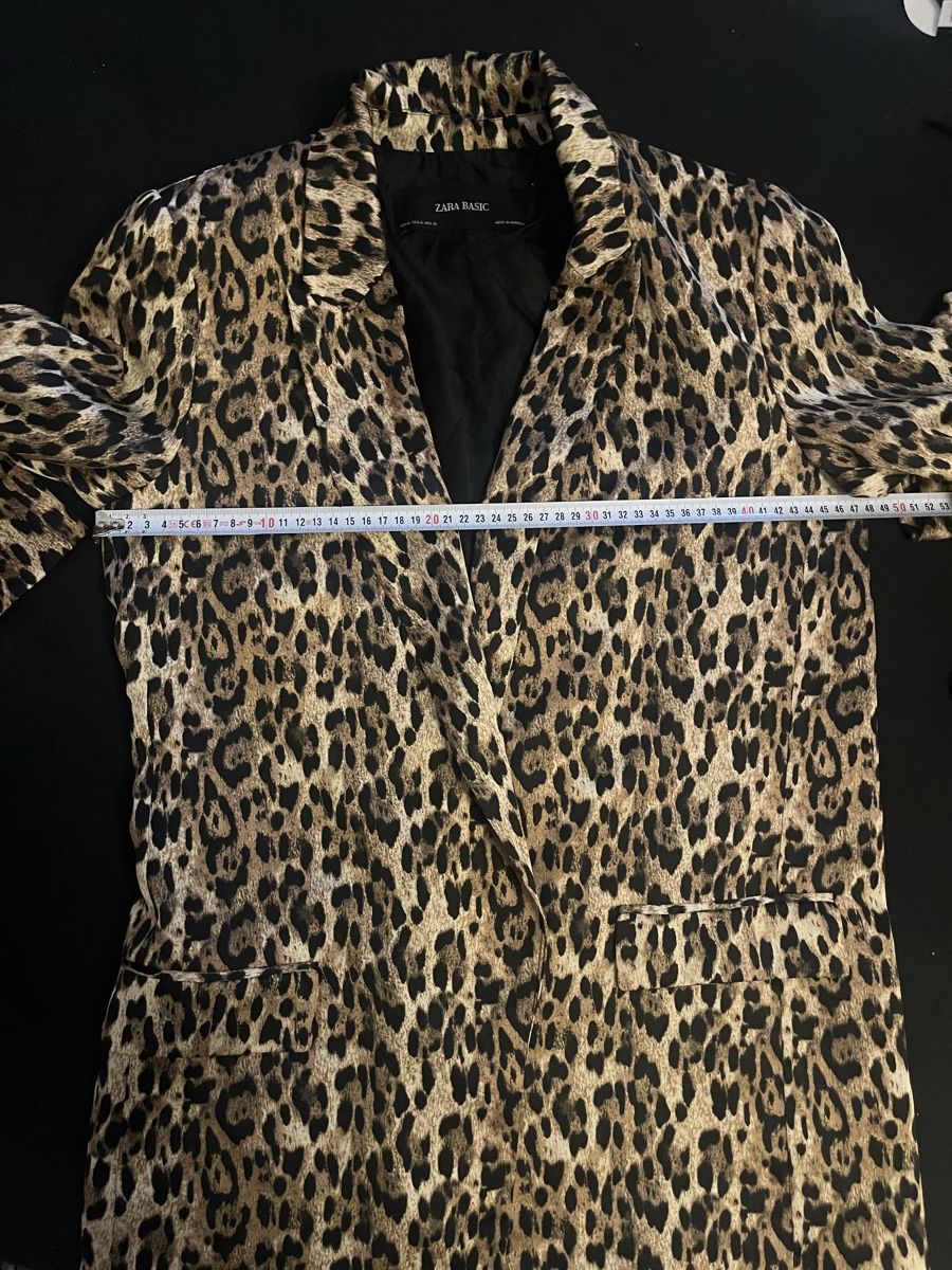Zara Vestes: Zara Blazer  Leo-Muster Grösse M  – Neuf (Voir description) à Olten par sae_82z2 2