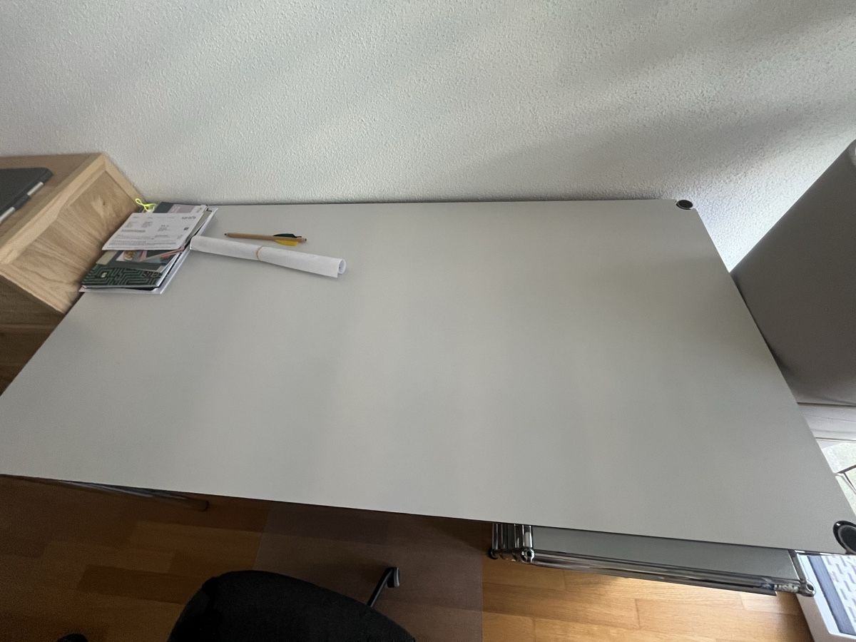 Scrivanie: USM Haller Schreibtisch weiss – Usato da Uster venduto da Gardener1993 1
