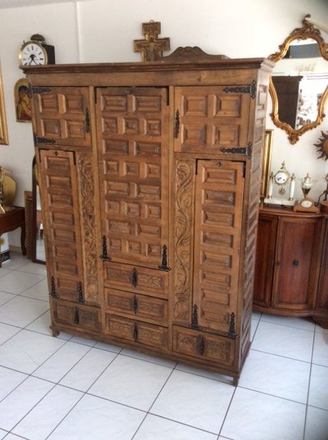 Armadi: Bretonischer Schrank, 1890 Spanien – Usato da Thalwil venduto da Designer50 5