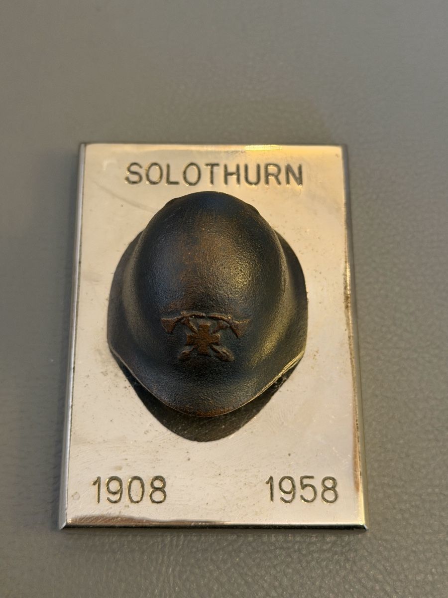 Placchette & Badge: Solothurn Feuerwehr 1908 - 1958 Helm Briefbeschwerer – Usato da Deitingen venduto da Himhip