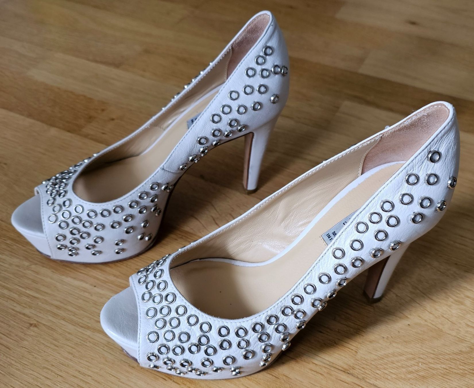 Chaussures femmes: Escarpins blancs - Mani Manilda - Taille 36 – D'occasion à Court par Jovi2
