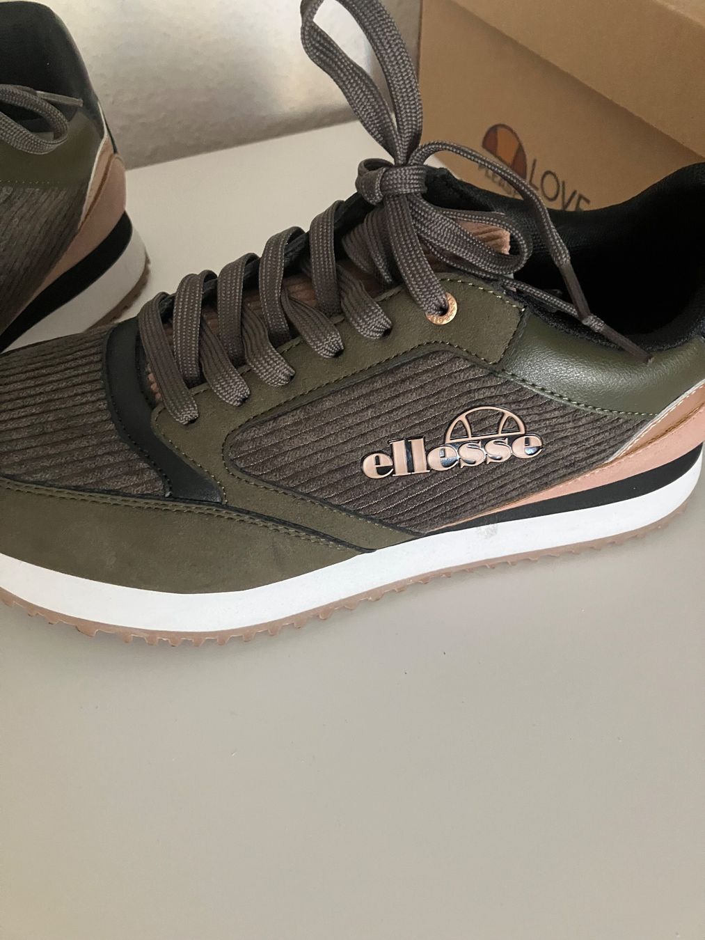 Ellesse Damenschuhe: Ellesse Schuhe – Neu und originalverpackt aus Spreitenbach von schwarzerhase70 1