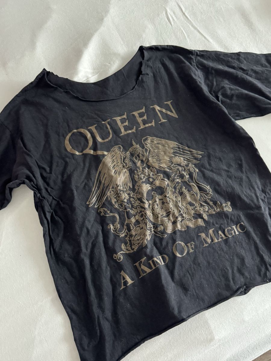 T-Shirts: QUEEN SHIRT✨ – Gebraucht aus Dietikon von athiinax
