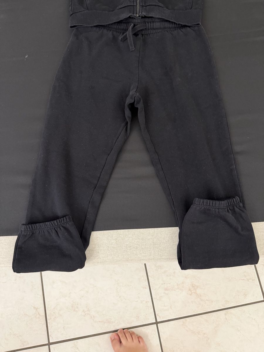 Lots de vêtements: Ensemble pull et jogging noir taille 11 ans bon état. – Neuf (Voir description) à Grand-Lancy par gio_yg9n 2