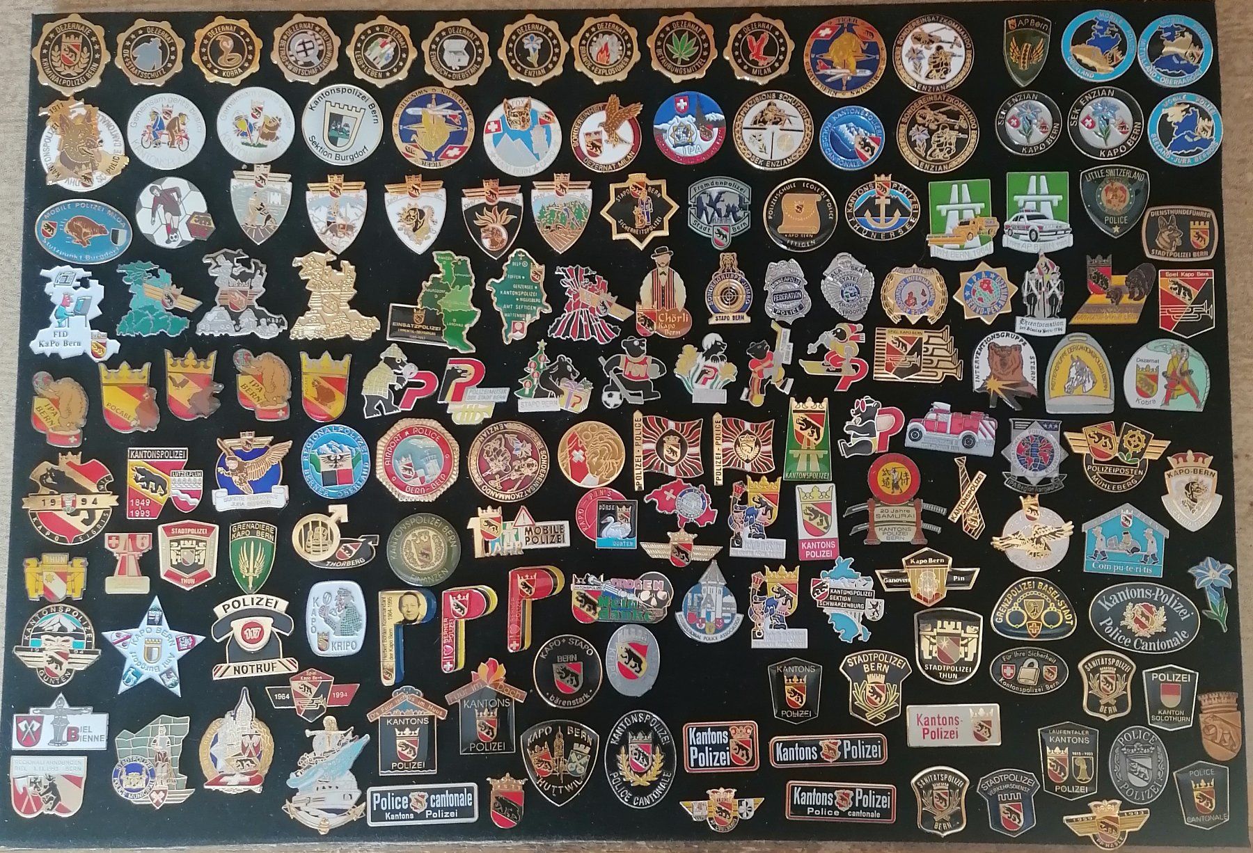 Placchette & Badge: Pinsammlung Polizei – Usato da Messen venduto da renklever 1