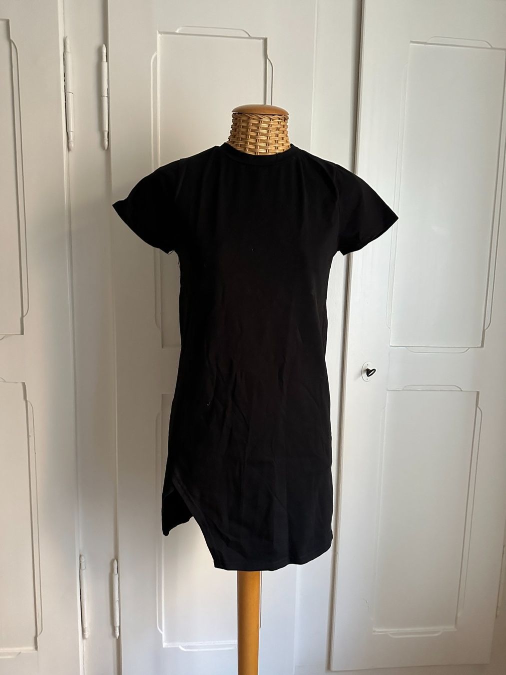 T-Shirts: SUPERDOWN - Longshirt schwarz XS – Gebraucht aus Zürich von Diazaio
