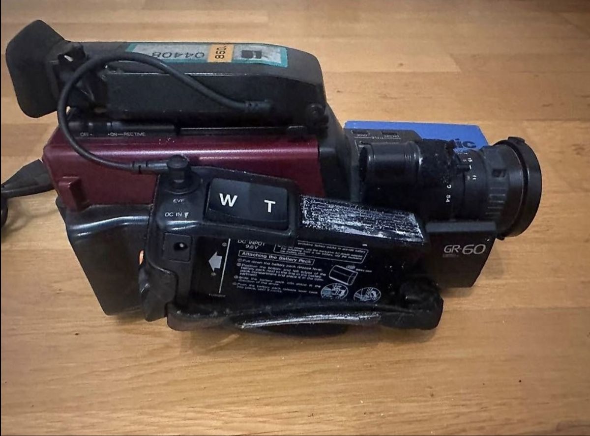 JVC Caméscopes: JVC Camcorder VHS-C – D'occasion à Zürich par Program. 1