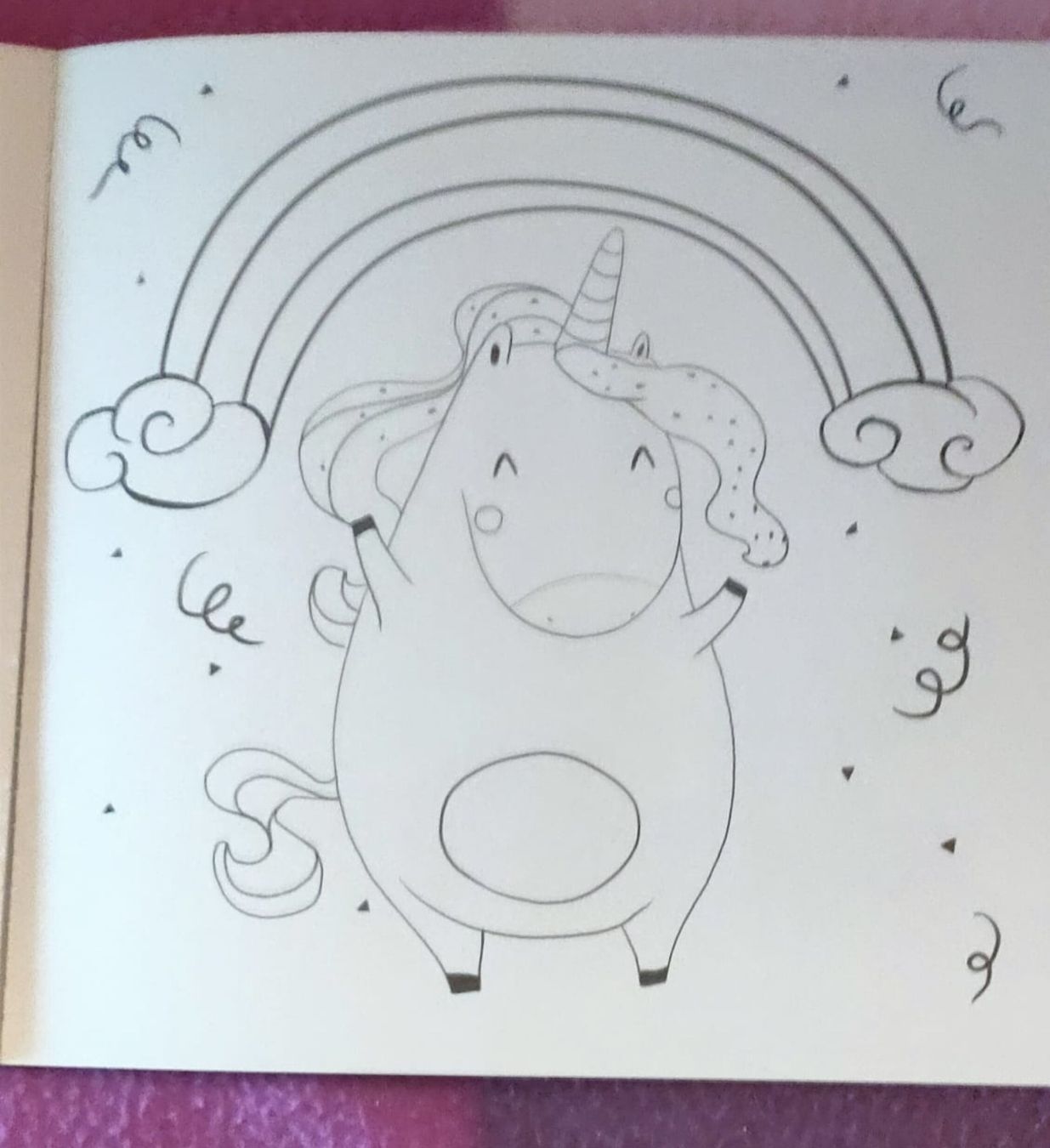 Bücher: Einhorn Malbuch mit glitzer Sticker – Neu (gemäss Beschreibung) aus Luzern von Luzern_Energy 2