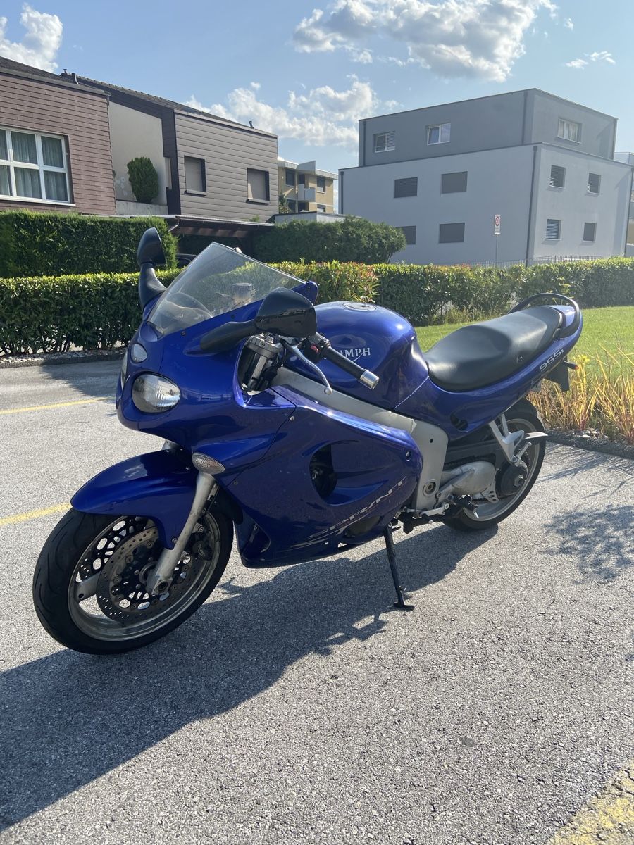 Triumph Route: Triumph 955i Sprint ST – D'occasion à Vétroz par fre_b2fh 2