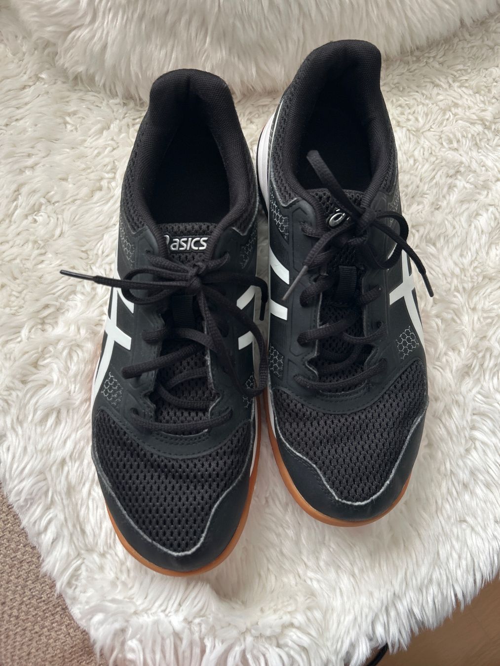 Chaussures hommes: Wunderschöne Oasics Turnschuhe 41,5 – D'occasion à Unterägeri par Hallihallox