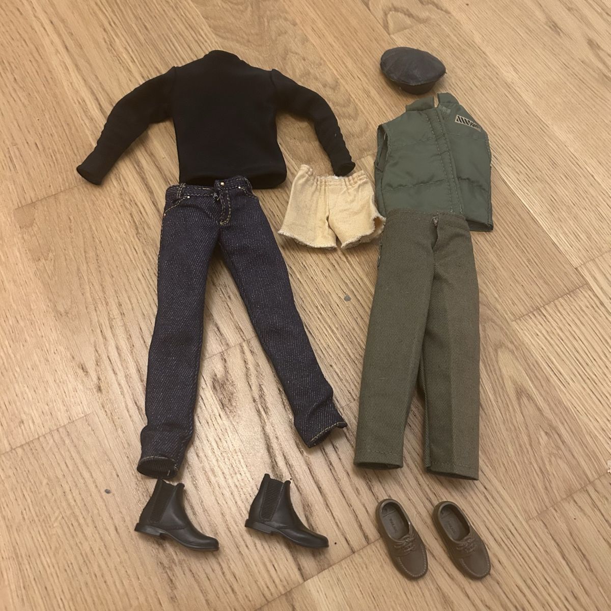 Puppen: Barbie/Ken Basic Model Denim Outfit/2010 – Gebraucht aus Thalwil von Centrone