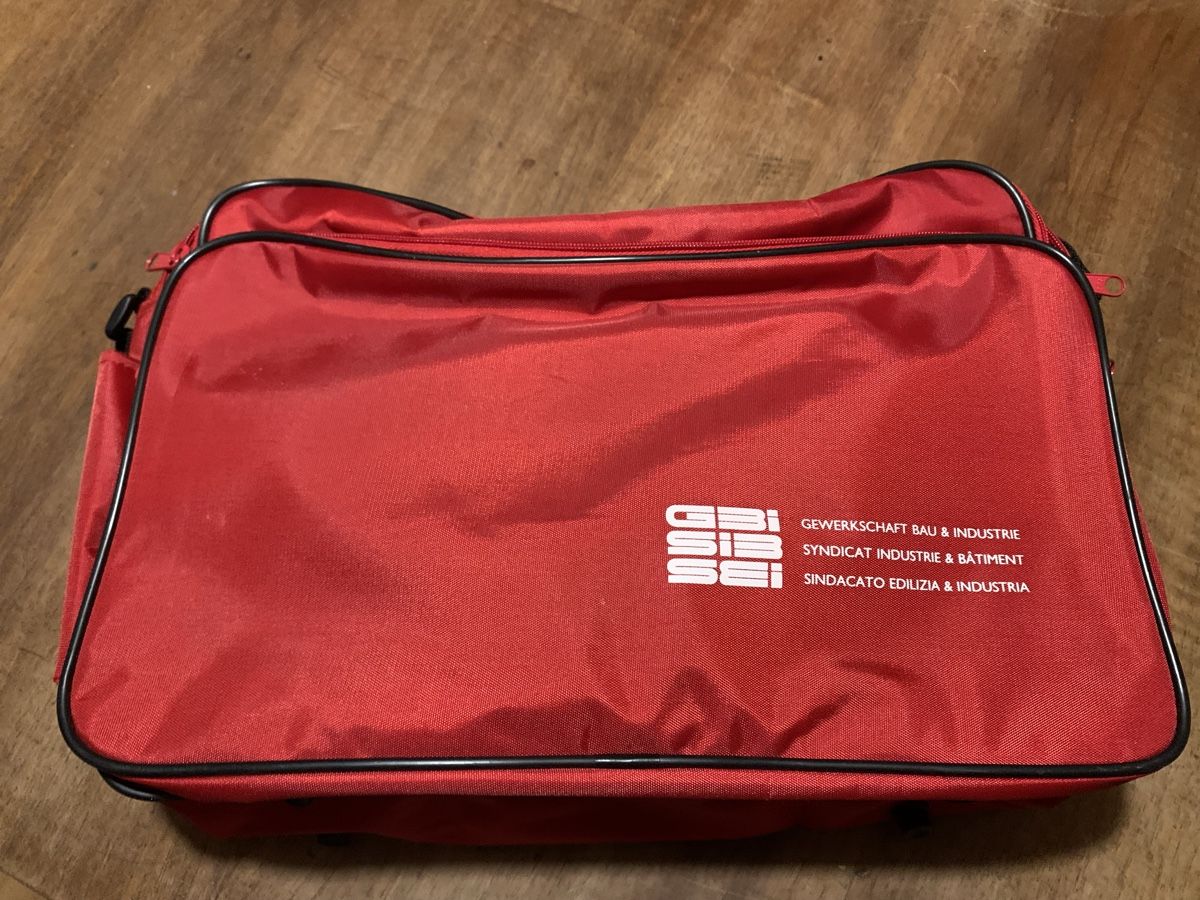 Borse: Geräumige rote Sport / Laptoptasche – Usato da Laufen venduto da Twingi33 2