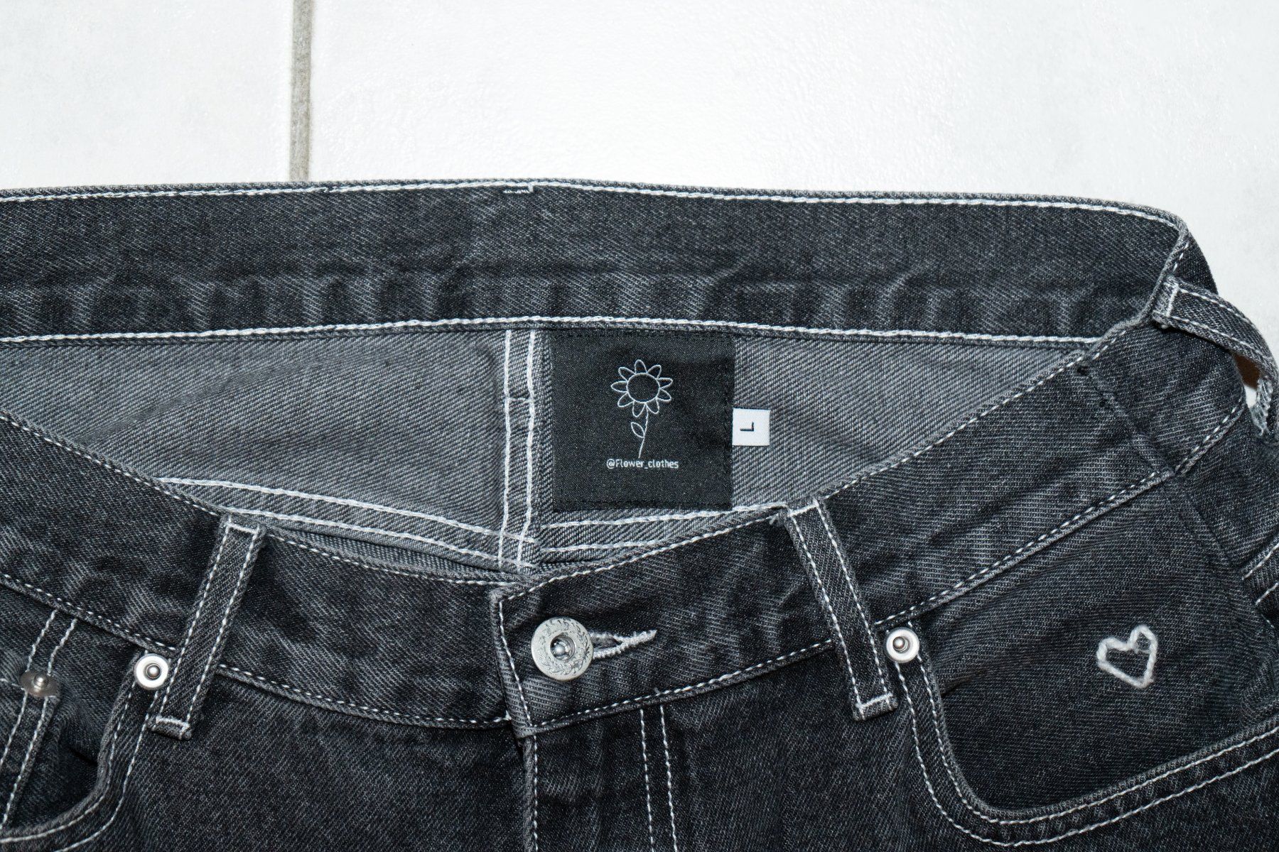 Jeans: Baggy Jeans Schwarz mit Details – Usato da Arni AG venduto da yannick_207 5