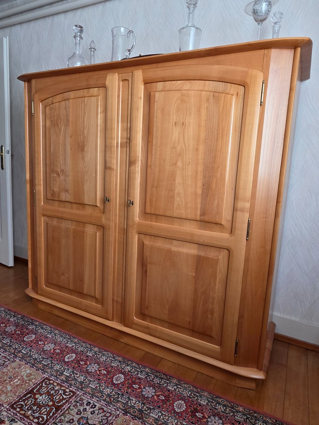 Armadi: Massiver Holzschrank zweitürig hell – Usato da Obergerlafingen venduto da dede-SO 2