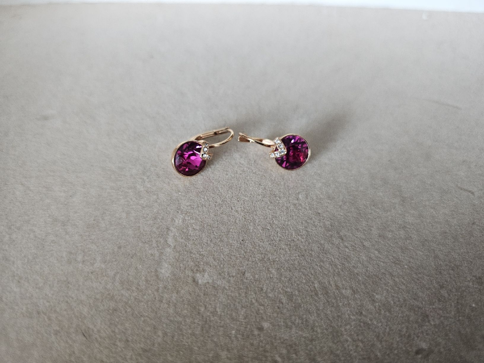 Swarovski Ohrringe & -stecker: Swarovski Ohrringe Rosa/Rot – Gebraucht aus St. Gallen von ejw_w9pv