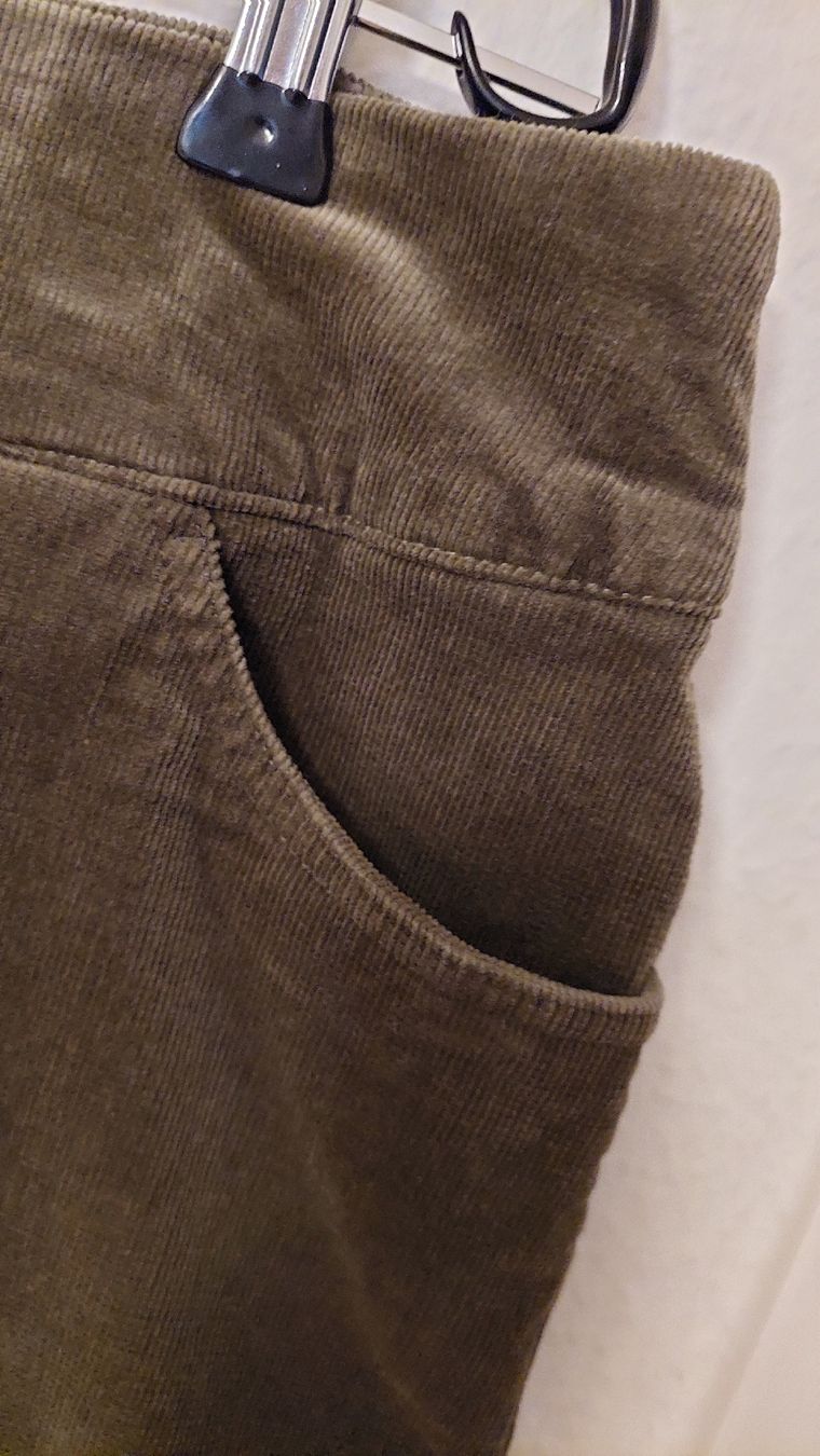 Röcke: BPC Cord Rock Gr. 44 / L - dunkel oliv - stretch – Gebraucht aus Oberwil BL von Hunajakakku 2