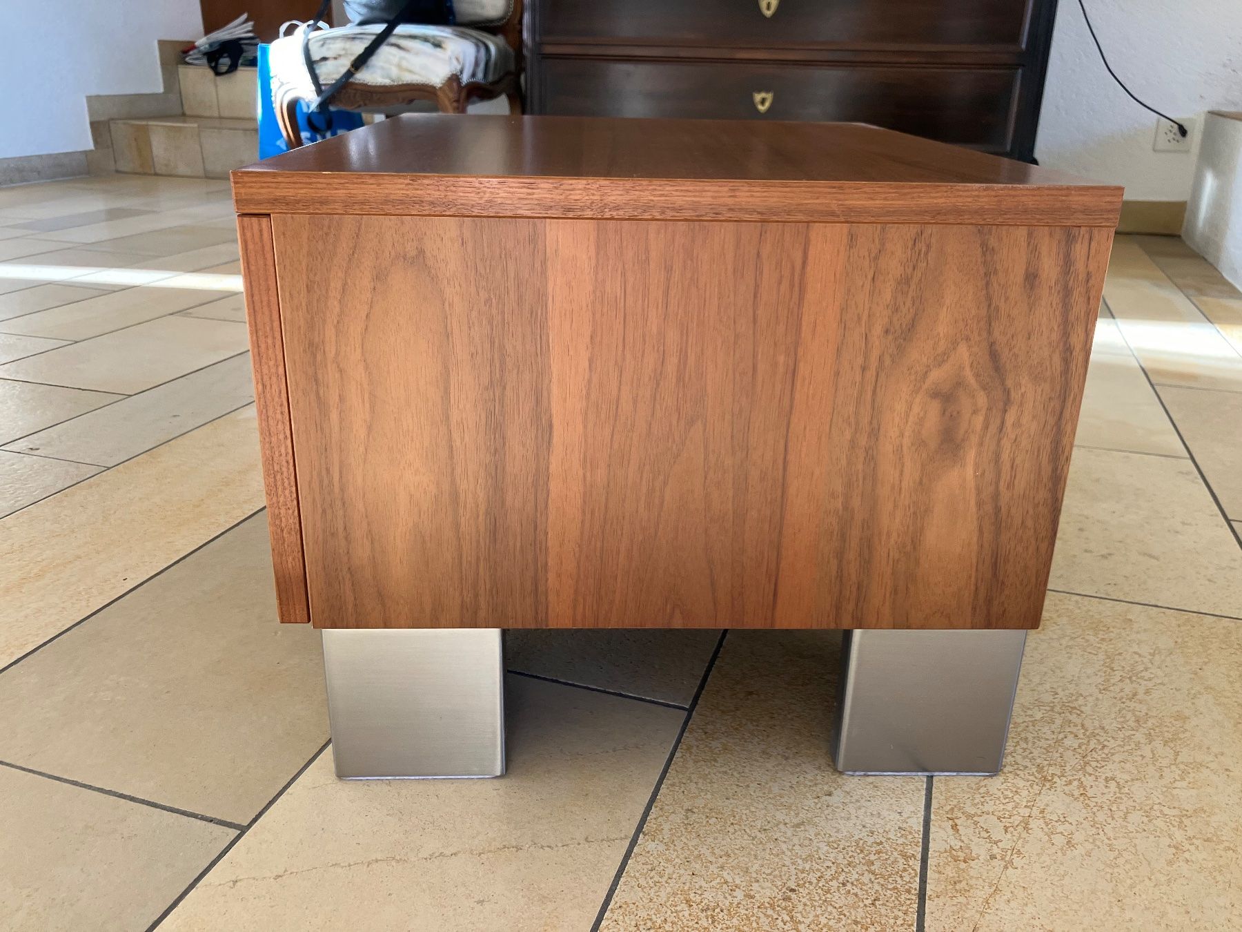 Comodini: Bo Concept - table de chevet couleur noyer – Usato da Vich venduto da SophieCo 3