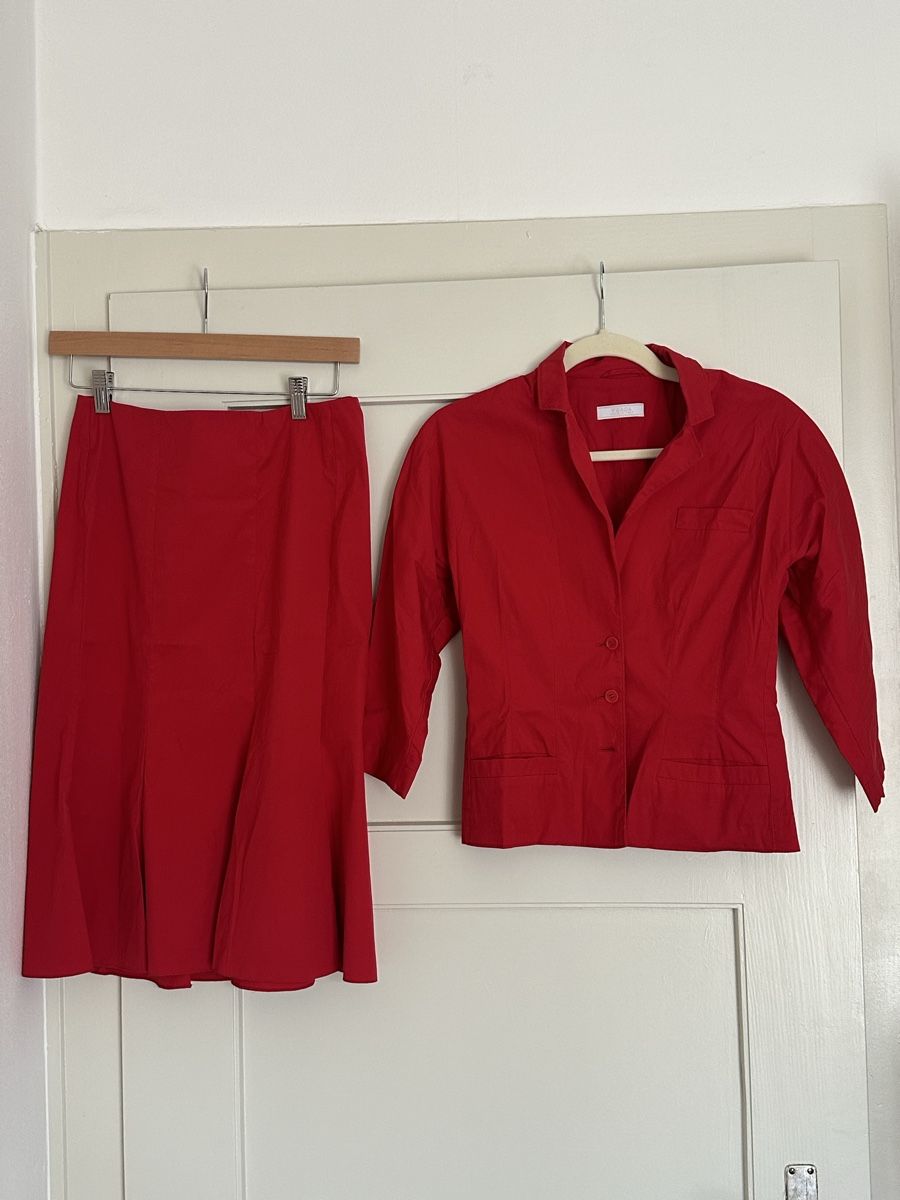 Prada Completi & Tailleur: Prada red suit S – Usato da Zürich venduto da Gogomargo