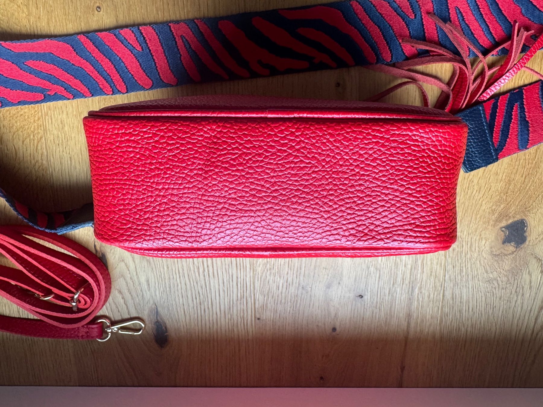 Borse da donna: Rote Ledertasche inkl 3 Schulterriemen – Usato da Luzern venduto da wet_7bm6 2