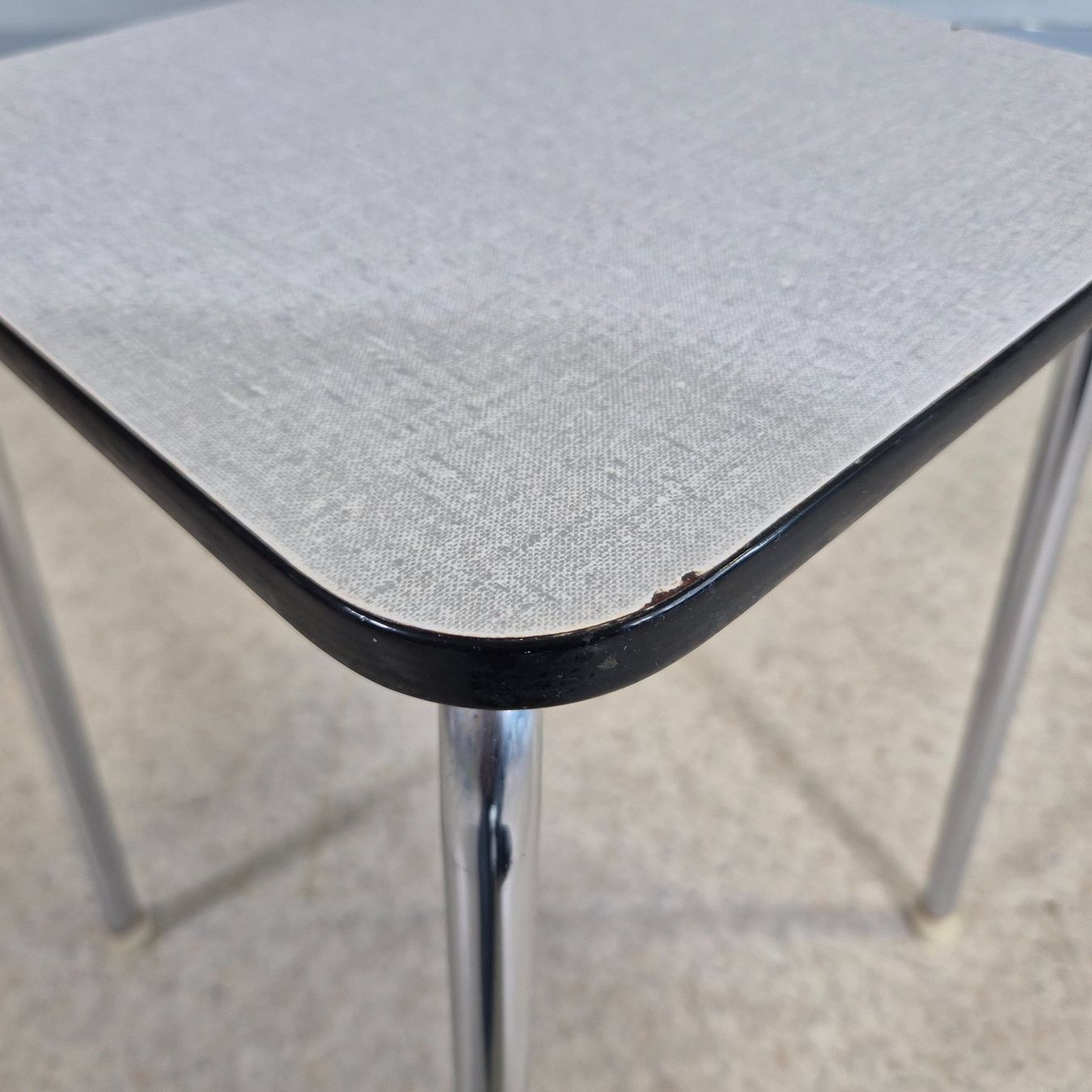 Sgabelli: Kelco Hocker Höcker Küchenhocker Tabouret grau – Usato da Nottwil venduto da Wondewa-Shop 2